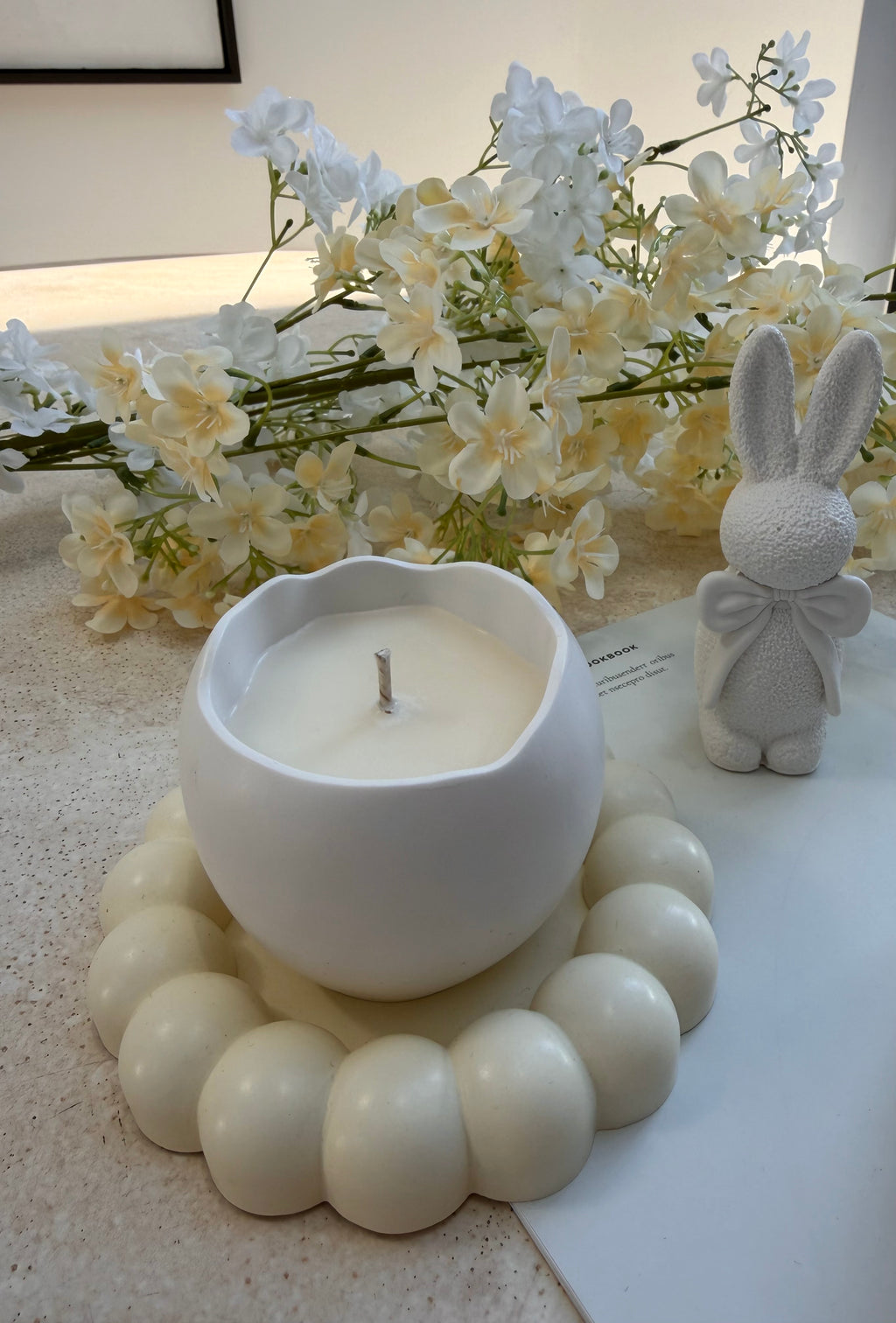 hatch candle off white