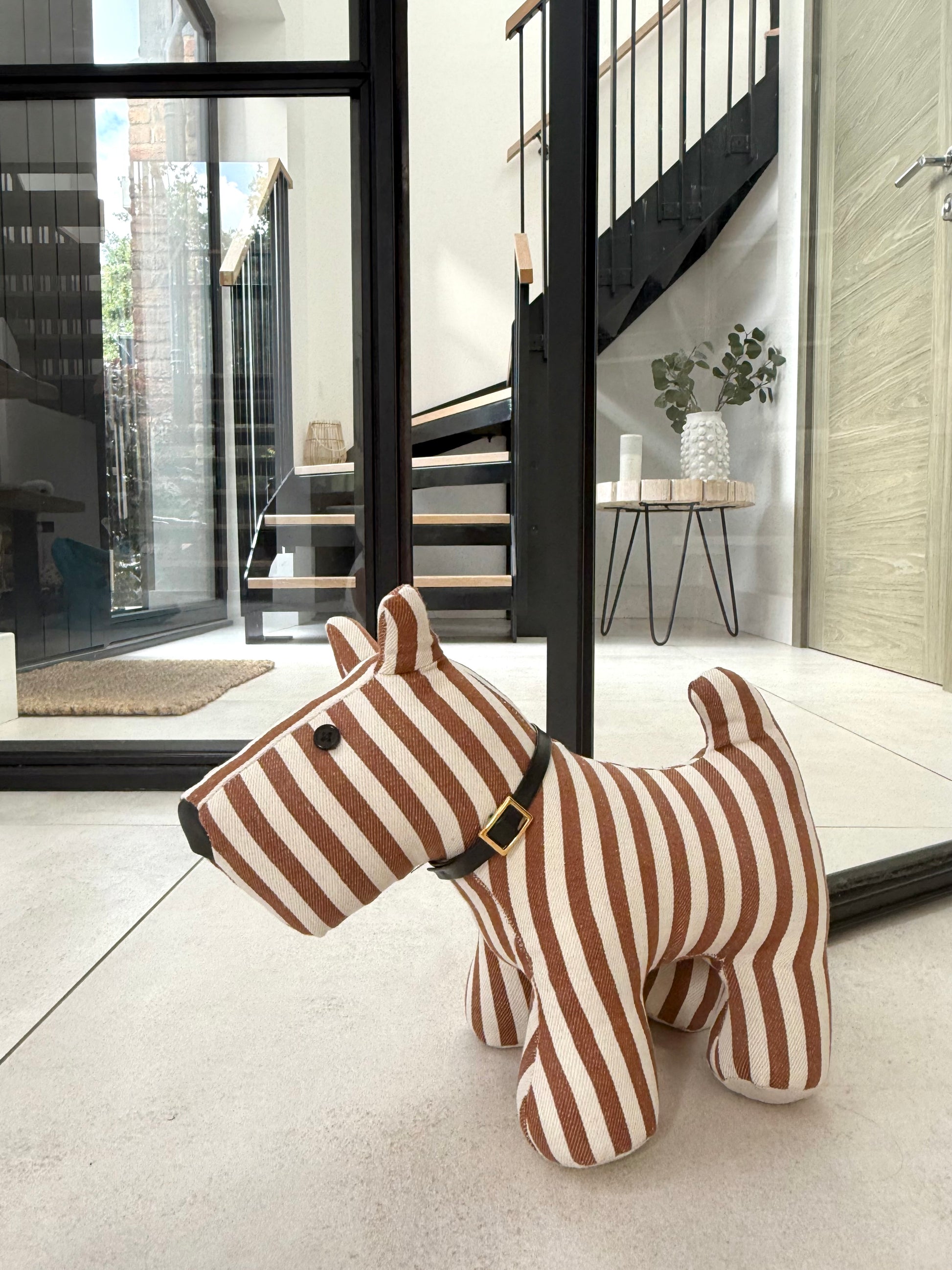 hugo doorstop
