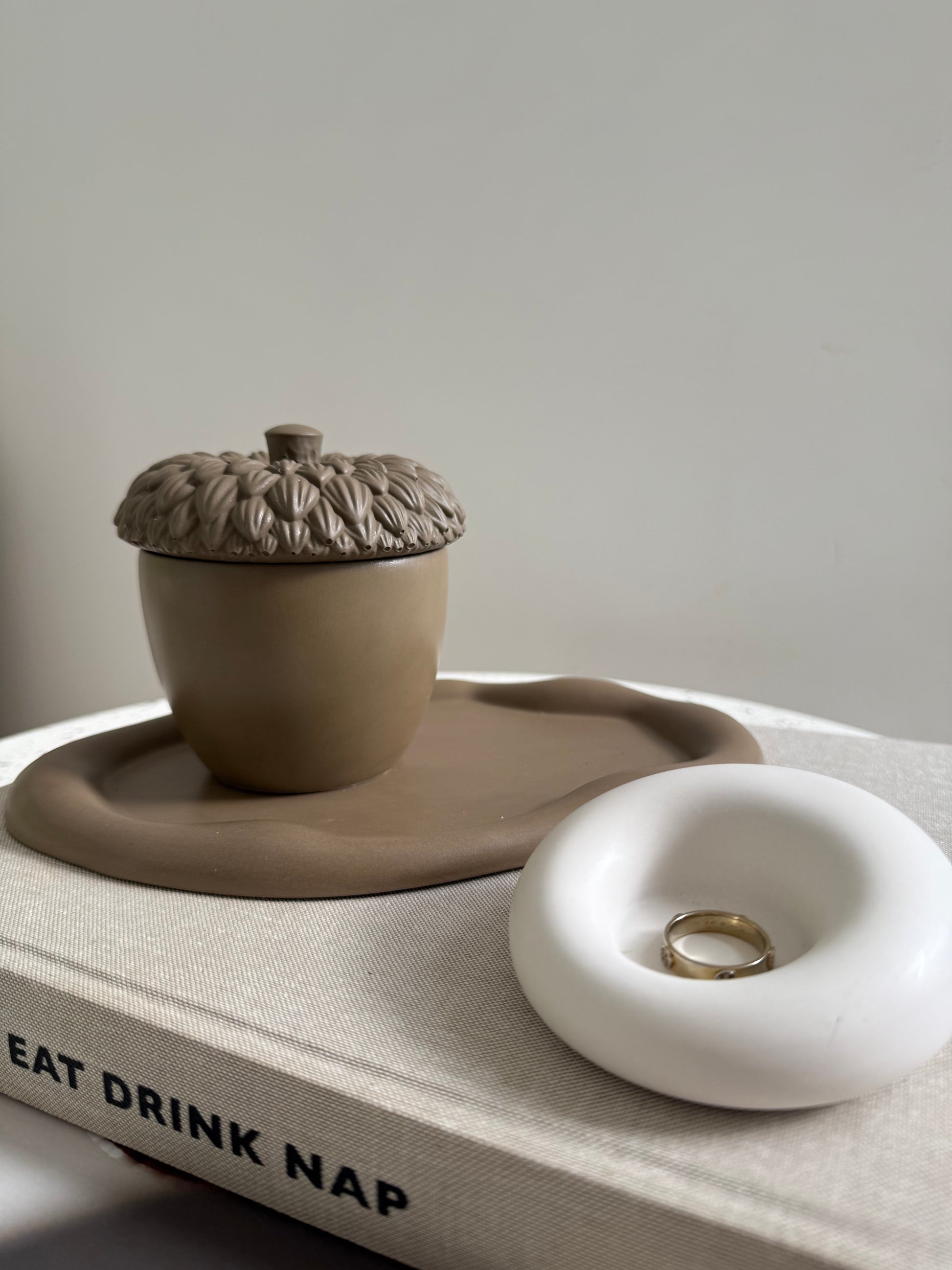 float dish - brown