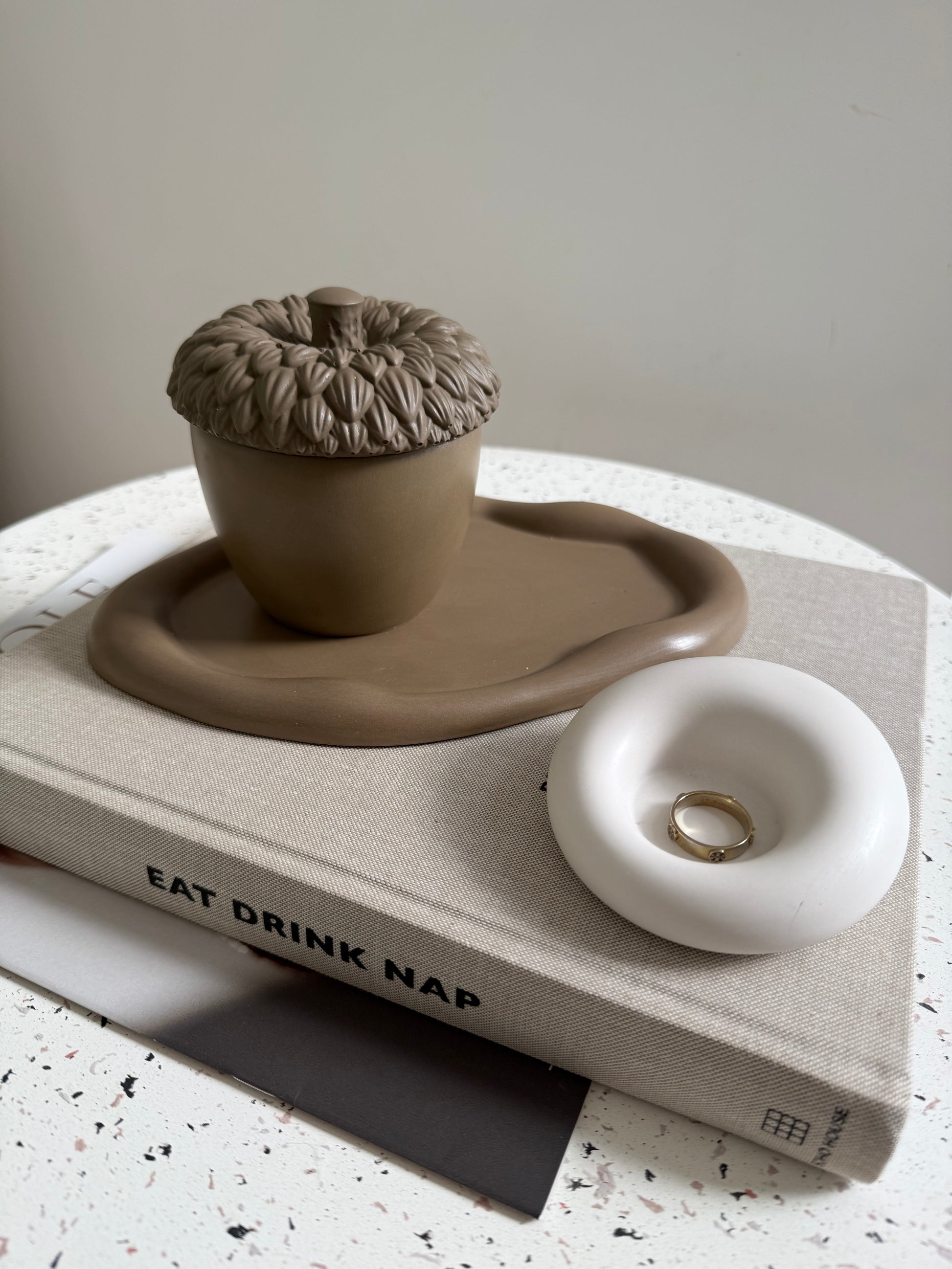 float dish - brown