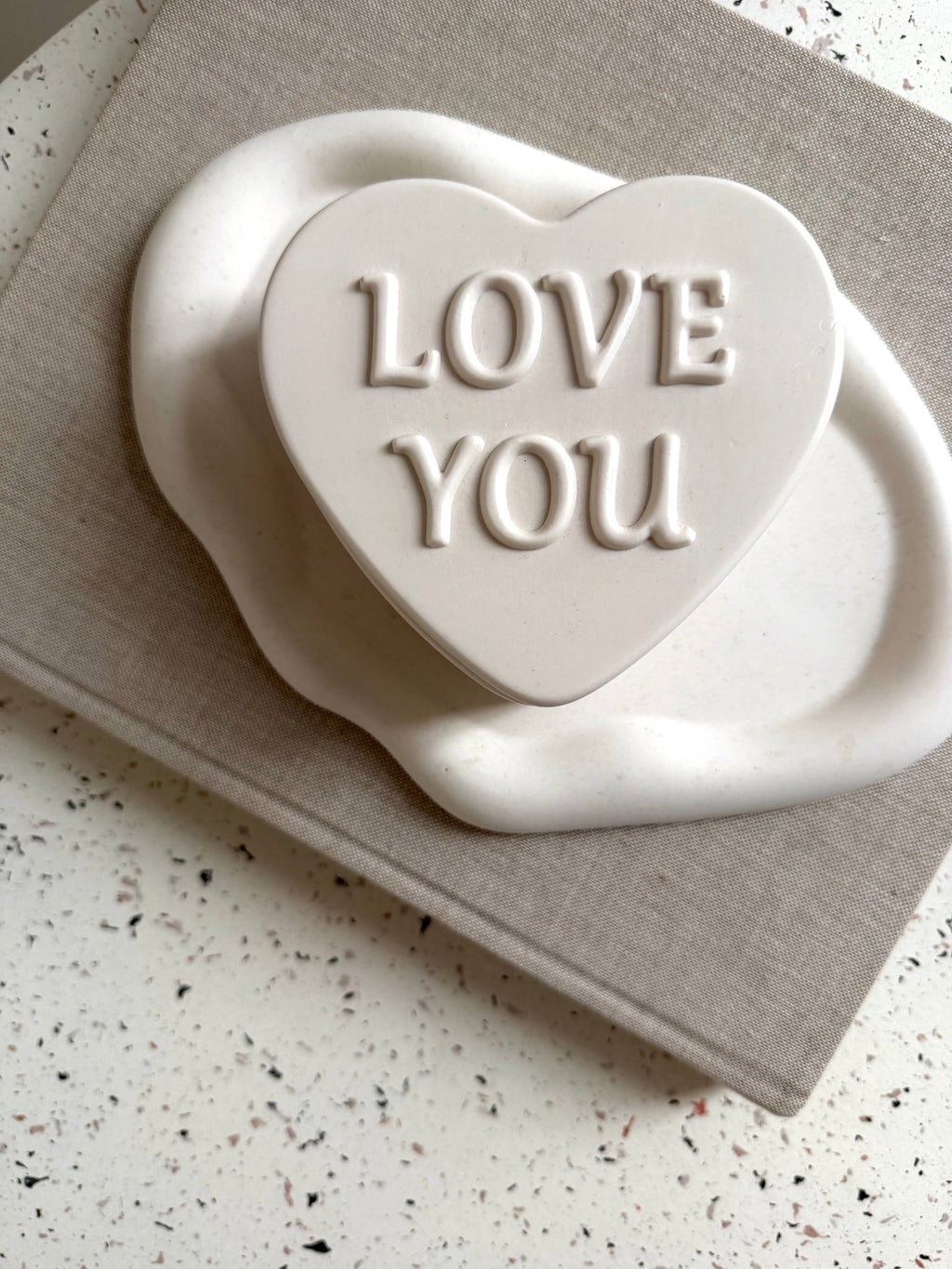 love you candle OFF WHITE